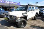 2004 Toyota Hilux (4x4) - Image 2