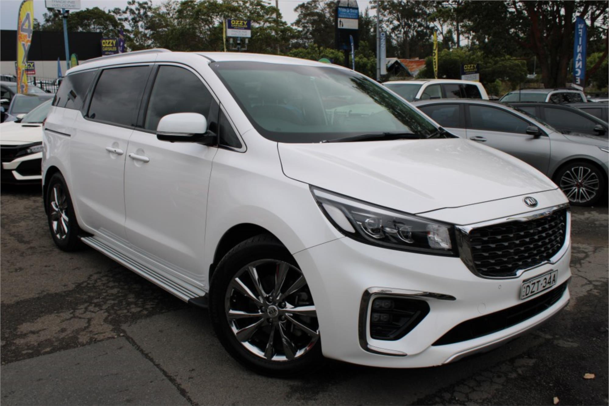 114852_1-1 2018 KIA Carnival Platinum - Image 1