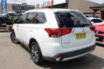2016 Mitsubishi Outlander LS (4x4) - Image 3