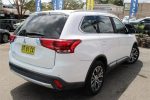 2016 Mitsubishi Outlander LS (4x4) - Image 4