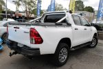 2017 Toyota Hilux SR (4x4) - Image 4